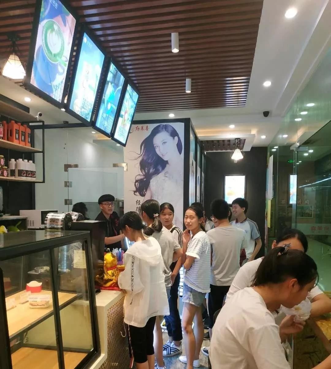 廣州金達咖啡飲品城-奶茶店裝修風格的選擇，決定店面生意的好壞