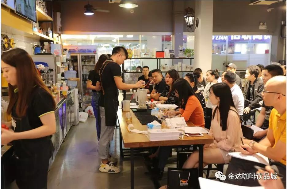 味都帶你走進秋冬季新品，交流與了解飲品文化