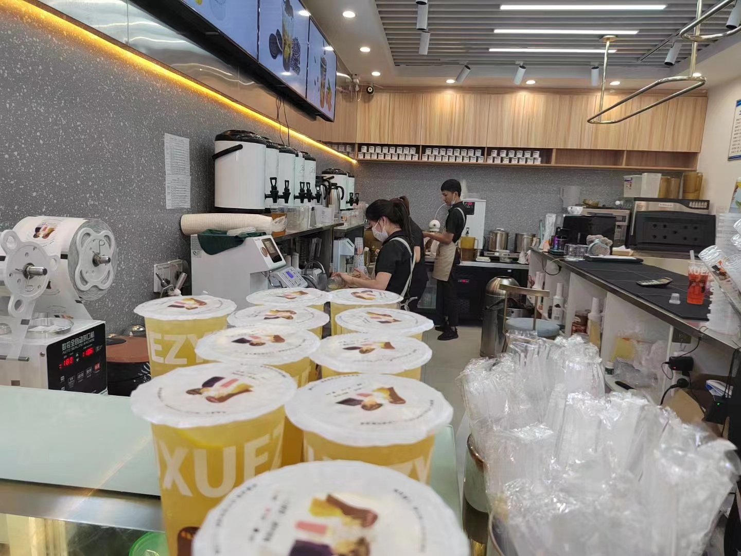 金達(dá)咖啡飲品城：咖啡新茶飲，送給白云抗疫工作者，傳遞愛心與溫暖 