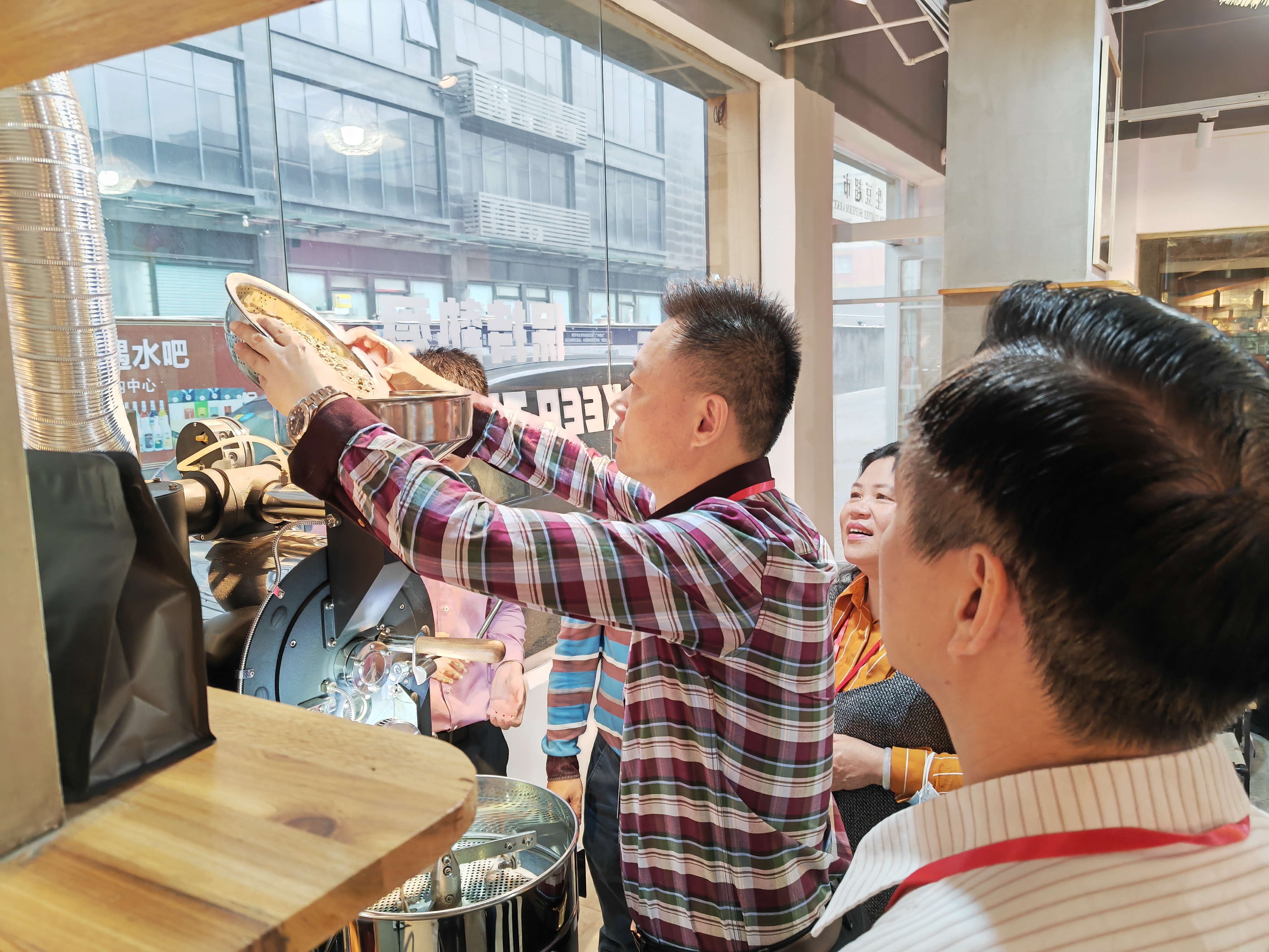 廣州荔灣政協陳錚衡副主席一行蒞臨金達調研咖啡產業人才服務驛站的建設